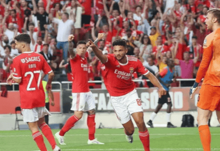 包含刚刚！本菲卡今夜官宣签约清晨浙江队调整名单以备葡超，里程碑夜AC米兰完成体检的词条